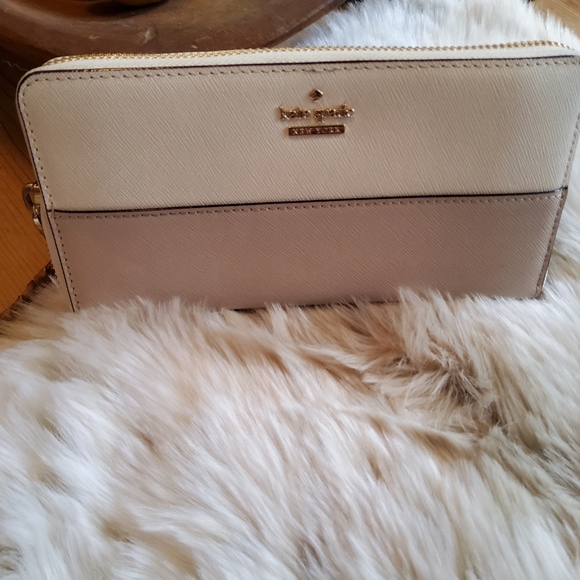 kate spade Handbags - Authentic NWOT Kate Spade Wallet NWT